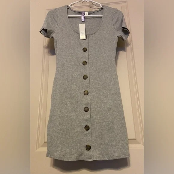 NWT Alya Sz-S Fitted Stretchy Ribbed Mini Tee Shirt Dress w/Eight Faux Buttons🎄 - Picture 7 of 16